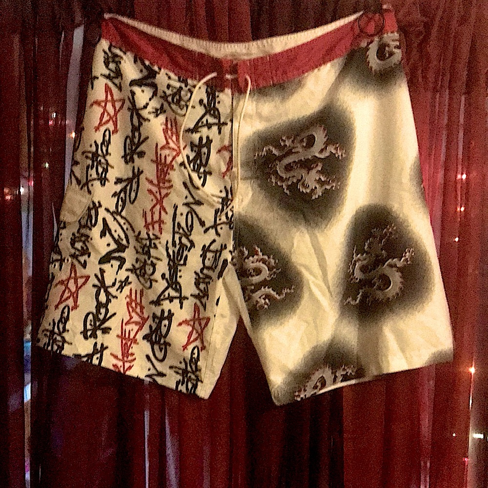 NO BOUNDARIES: Men’s board shorts/swimming trunks